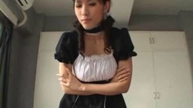 Geiler Blowjob von asiatischem Hausmädchen